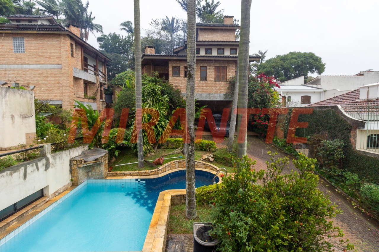 Cond. fechado de 1106m² com 12 quartos em Tremembe