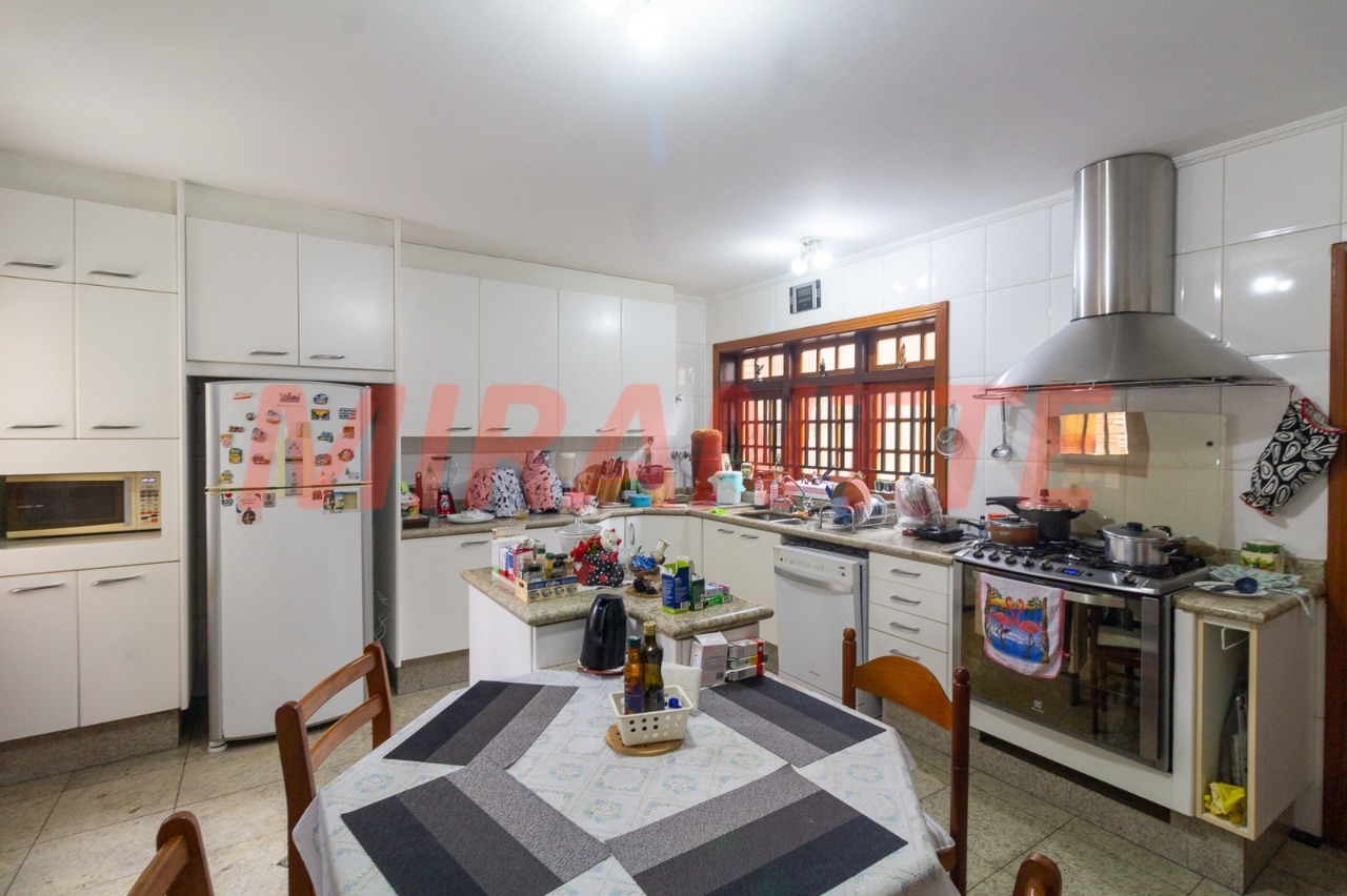 Cond. fechado de 1106m² com 12 quartos em Tremembe