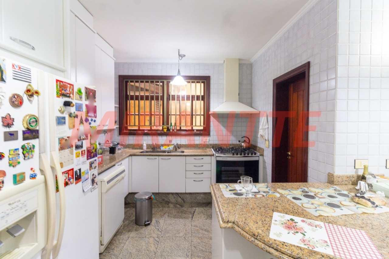 Cond. fechado de 1106m² com 12 quartos em Tremembe