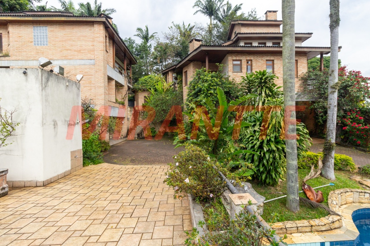 Cond. fechado de 1106m² com 12 quartos em Tremembe