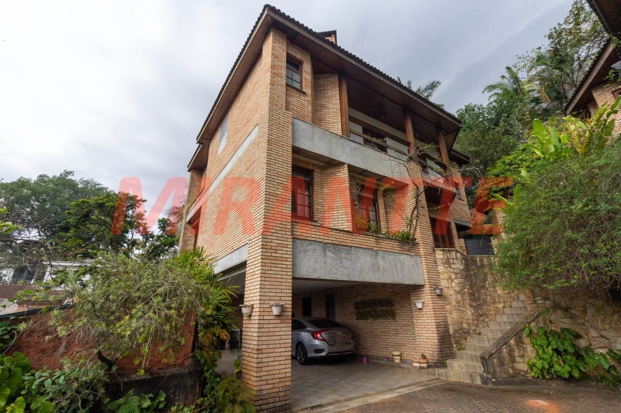 Cond. fechado de 1106m² com 12 quartos em Tremembe