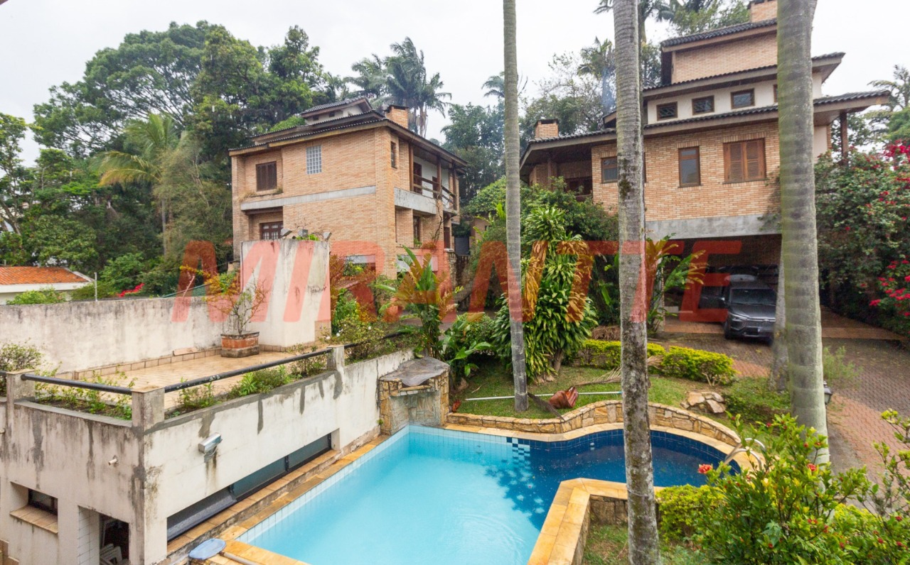 Cond. fechado de 1106m² com 12 quartos em Tremembe