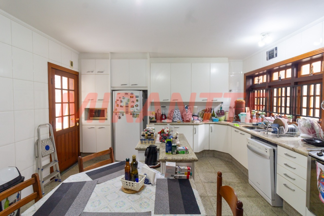 Cond. fechado de 1106m² com 12 quartos em Tremembe