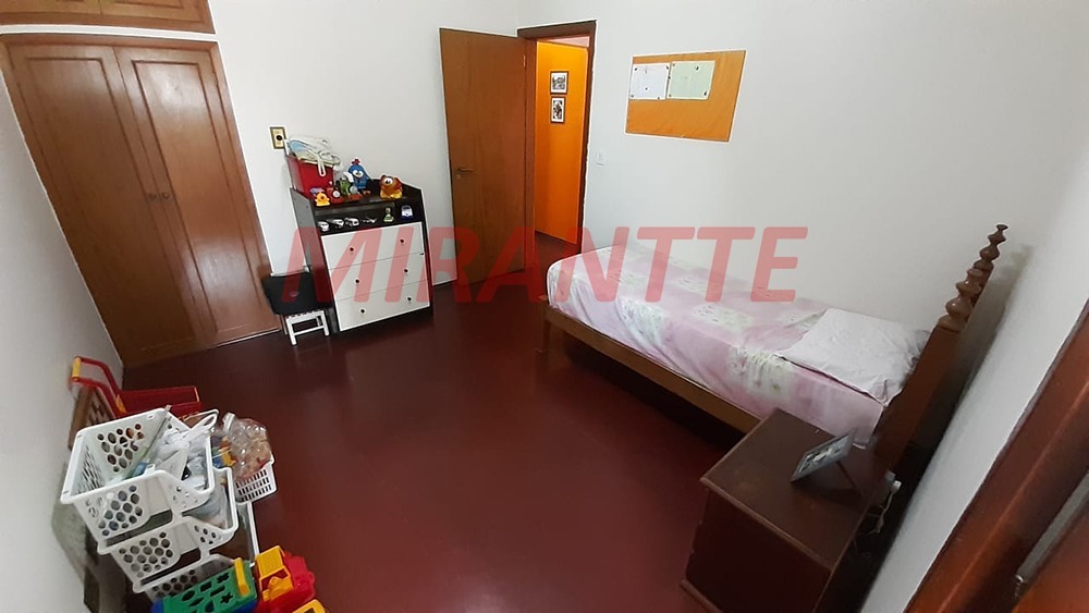 Cond. fechado de 100m² com 3 quartos em Imirim