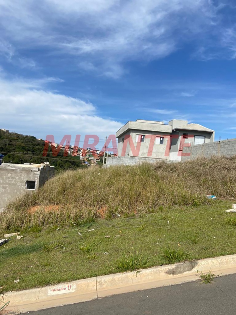 Terreno de 0m² em Terra Preta