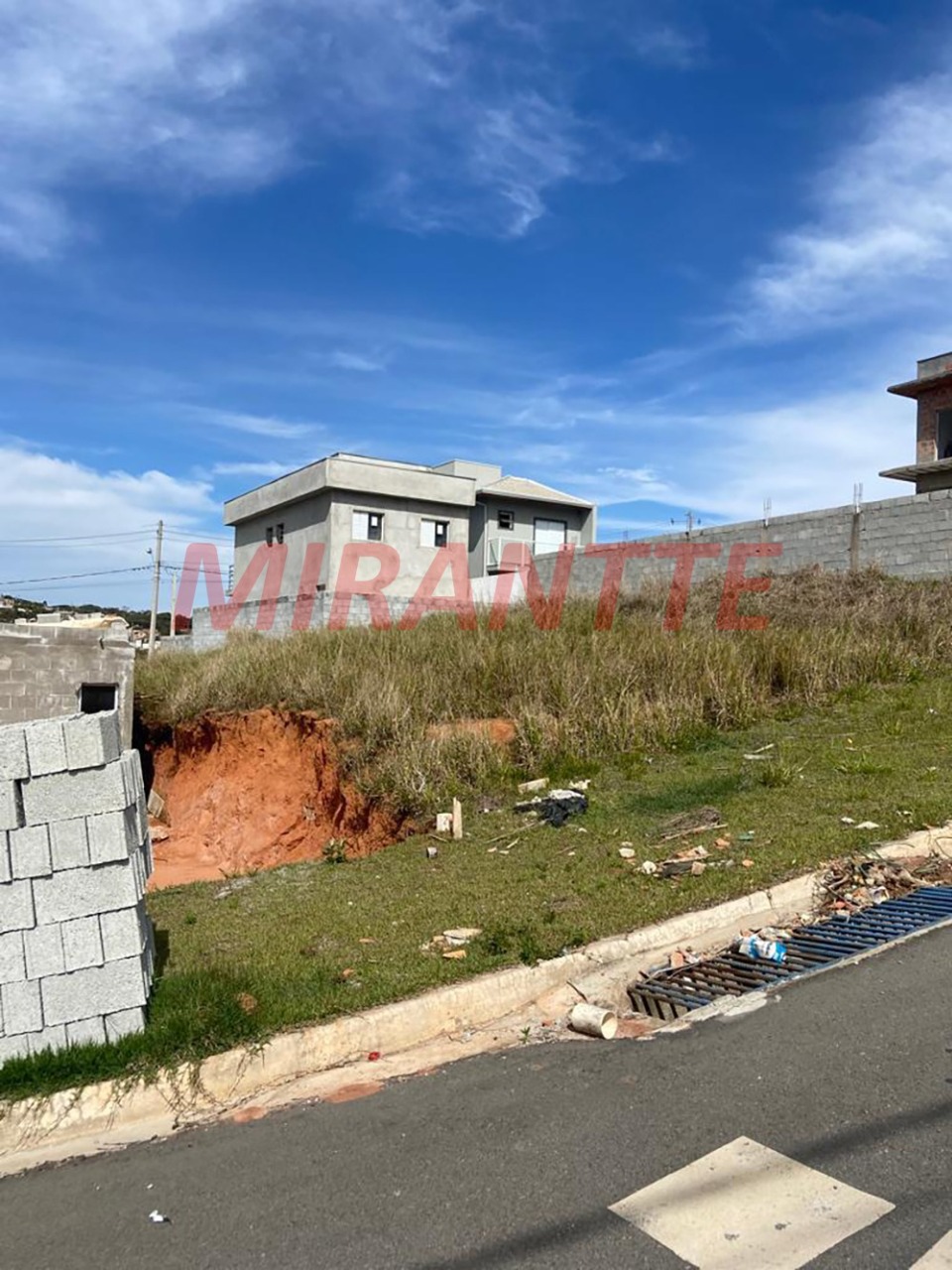 Terreno de 0m² em Terra Preta