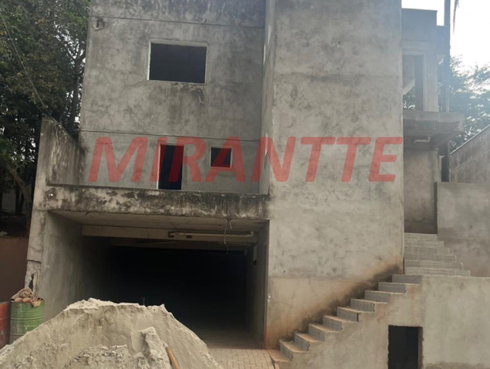 Cond. fechado de 305m² com 3 quartos em Tremembe