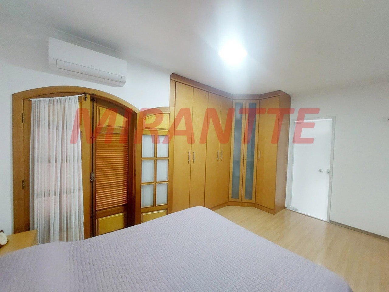 Sobrado de 256m² com 4 quartos em Vila Maria Alta