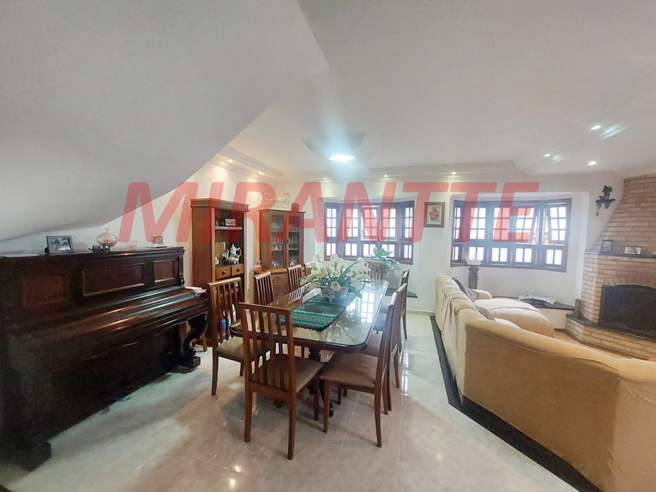 Sobrado de 256m² com 4 quartos em Vila Maria Alta
