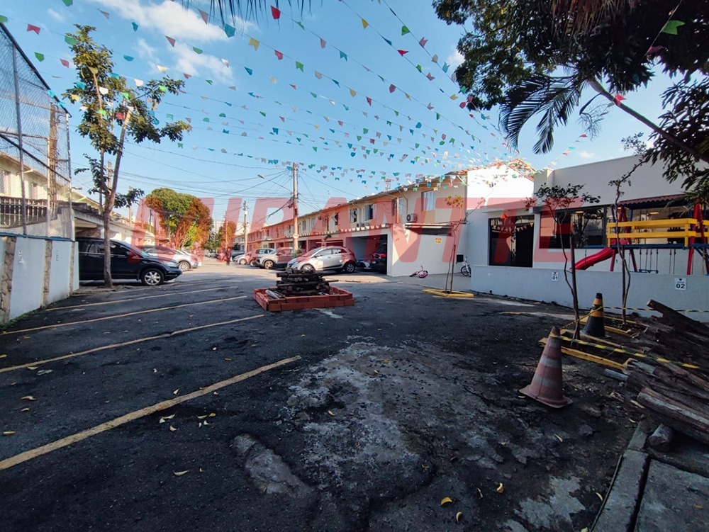 Cond. fechado de 110m² com 3 quartos em Vila Carbone