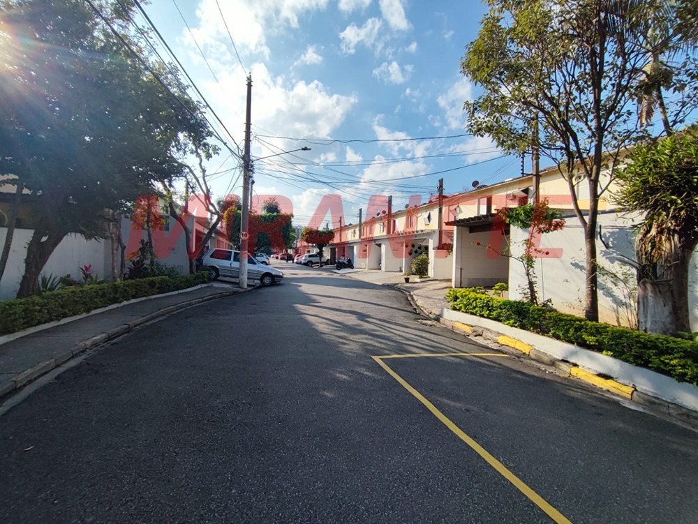 Cond. fechado de 110m² com 3 quartos em Vila Carbone