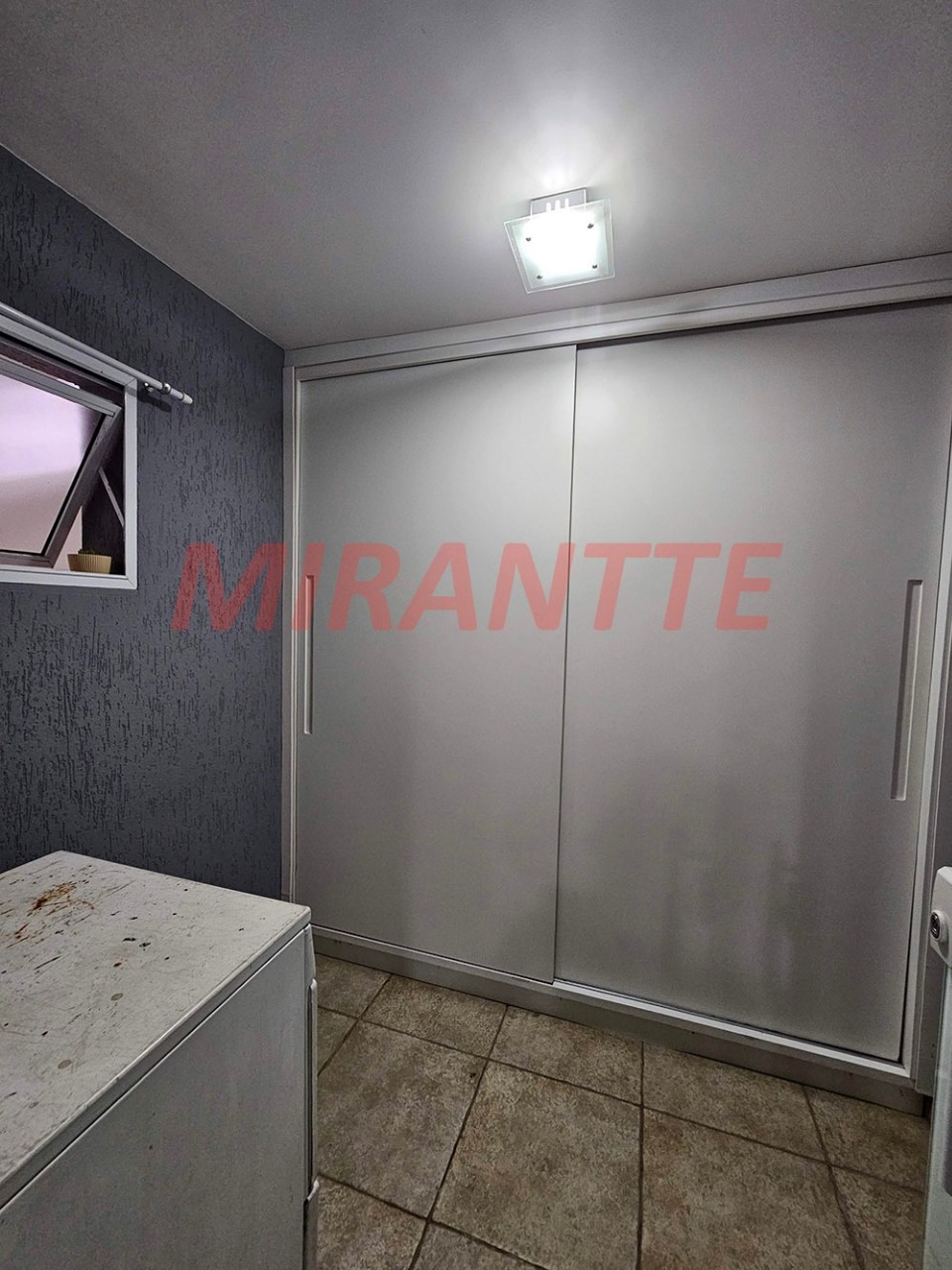 Cond. fechado de 283m² com 3 quartos em Horto Florestal