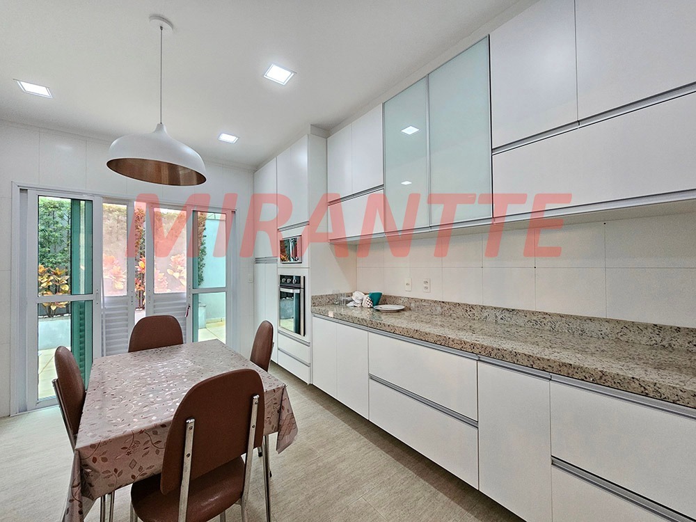 Cond. fechado de 283m² com 3 quartos em Horto Florestal