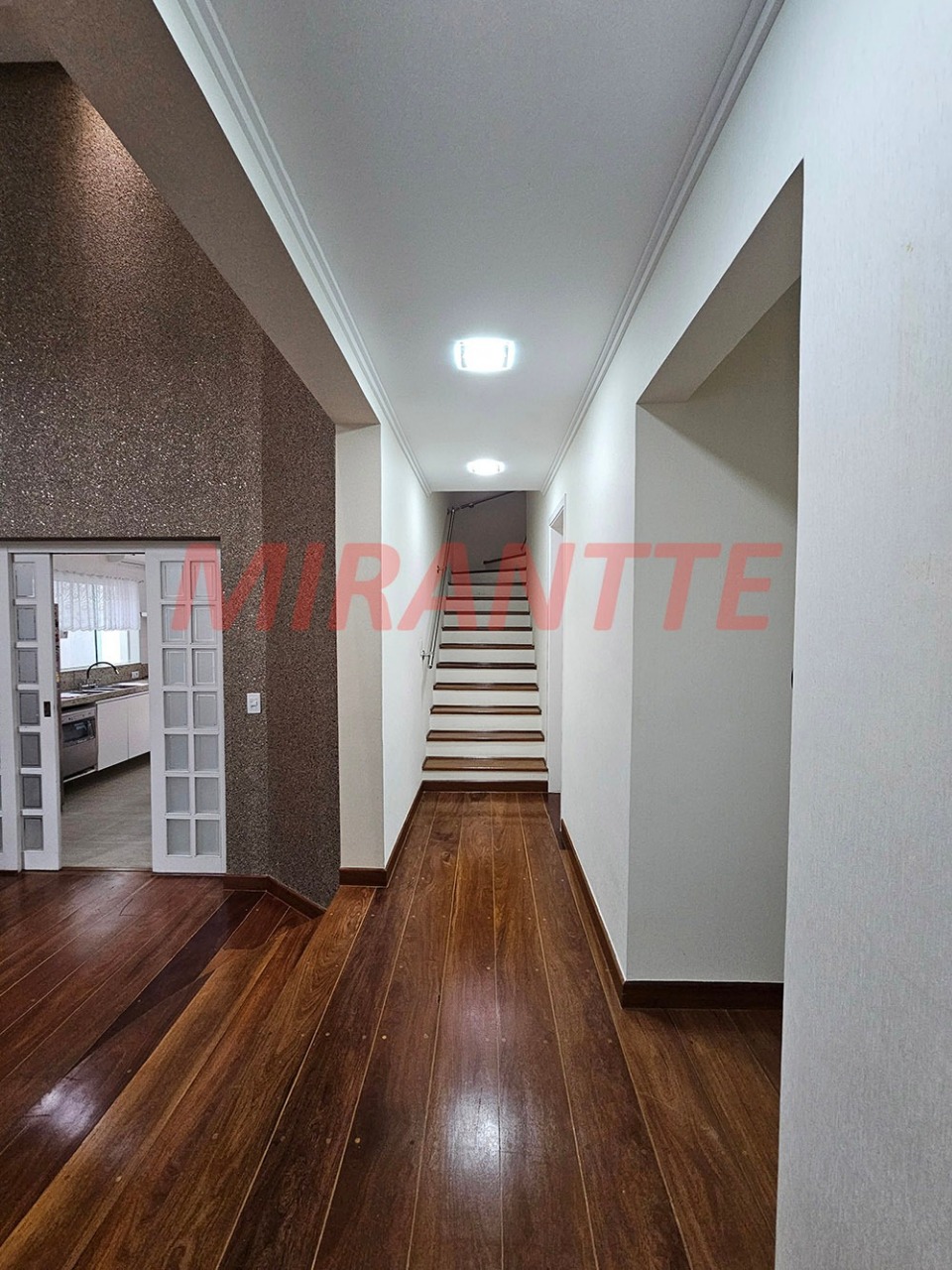 Cond. fechado de 283m² com 3 quartos em Horto Florestal