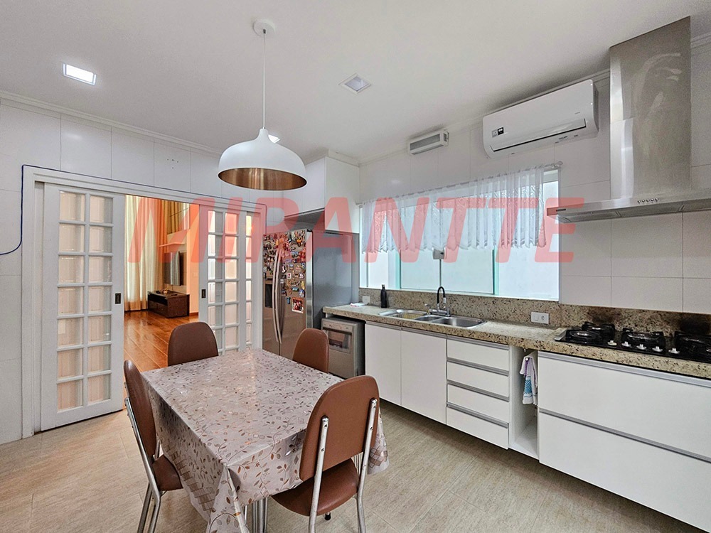 Cond. fechado de 283m² com 3 quartos em Horto Florestal
