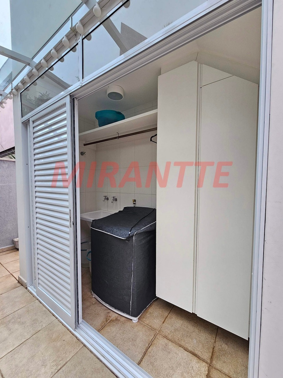 Cond. fechado de 283m² com 3 quartos em Horto Florestal