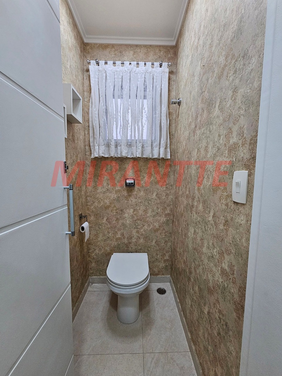 Cond. fechado de 283m² com 3 quartos em Horto Florestal