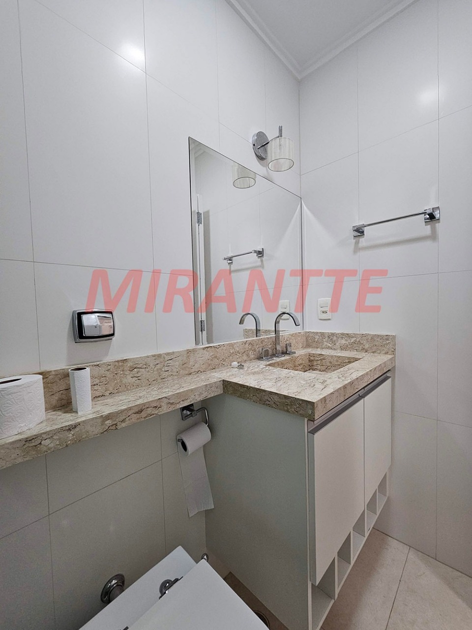 Cond. fechado de 283m² com 3 quartos em Horto Florestal
