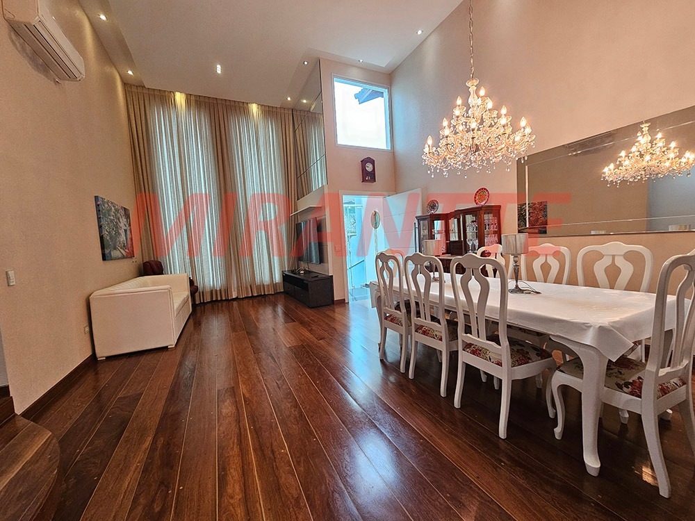 Cond. fechado de 283m² com 3 quartos em Horto Florestal