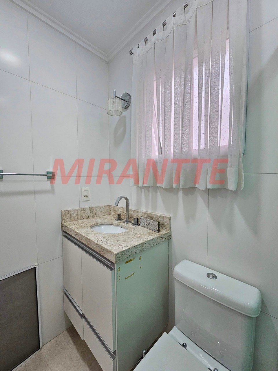 Cond. fechado de 283m² com 3 quartos em Horto Florestal