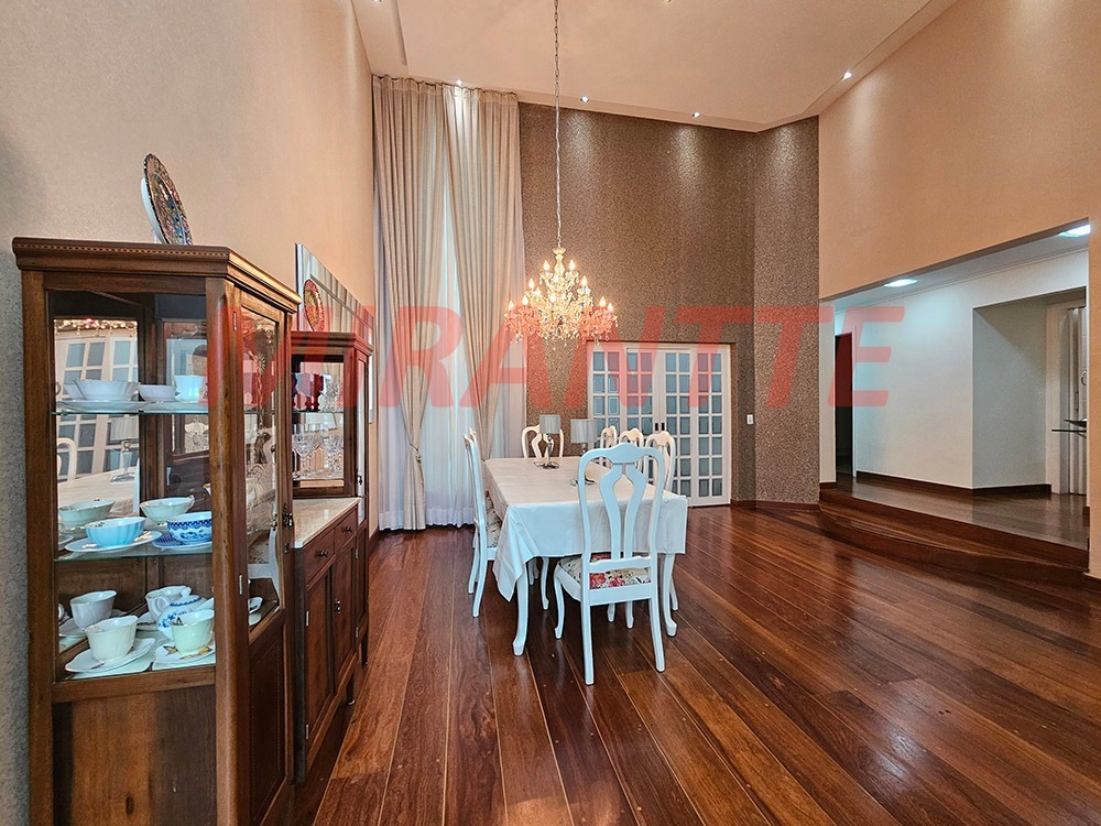 Cond. fechado de 283m² com 3 quartos em Horto Florestal