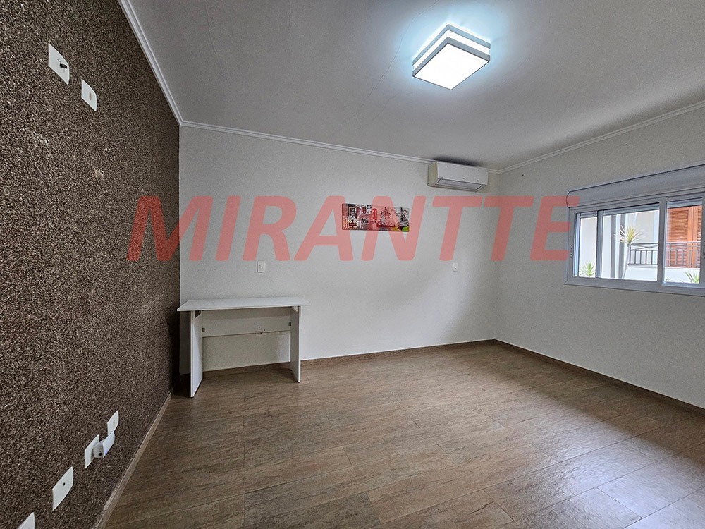 Cond. fechado de 283m² com 3 quartos em Horto Florestal
