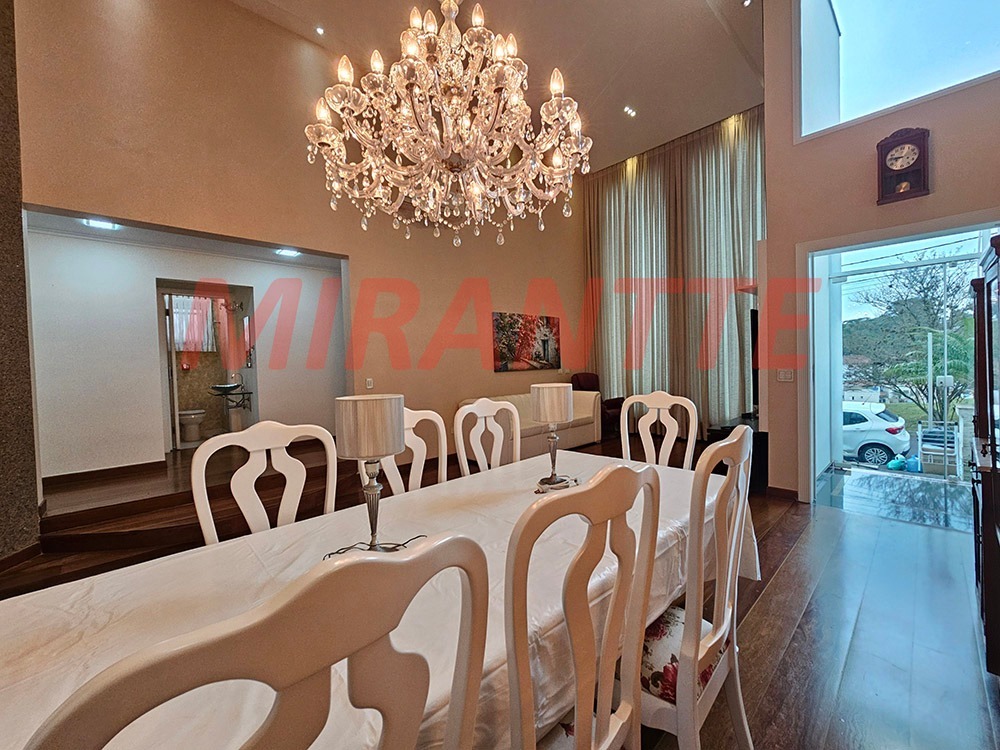Cond. fechado de 283m² com 3 quartos em Horto Florestal