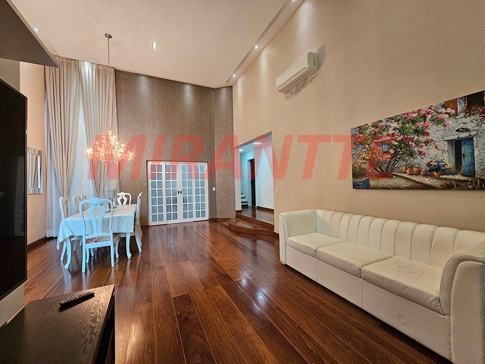 Cond. fechado de 283m² com 3 quartos em Horto Florestal