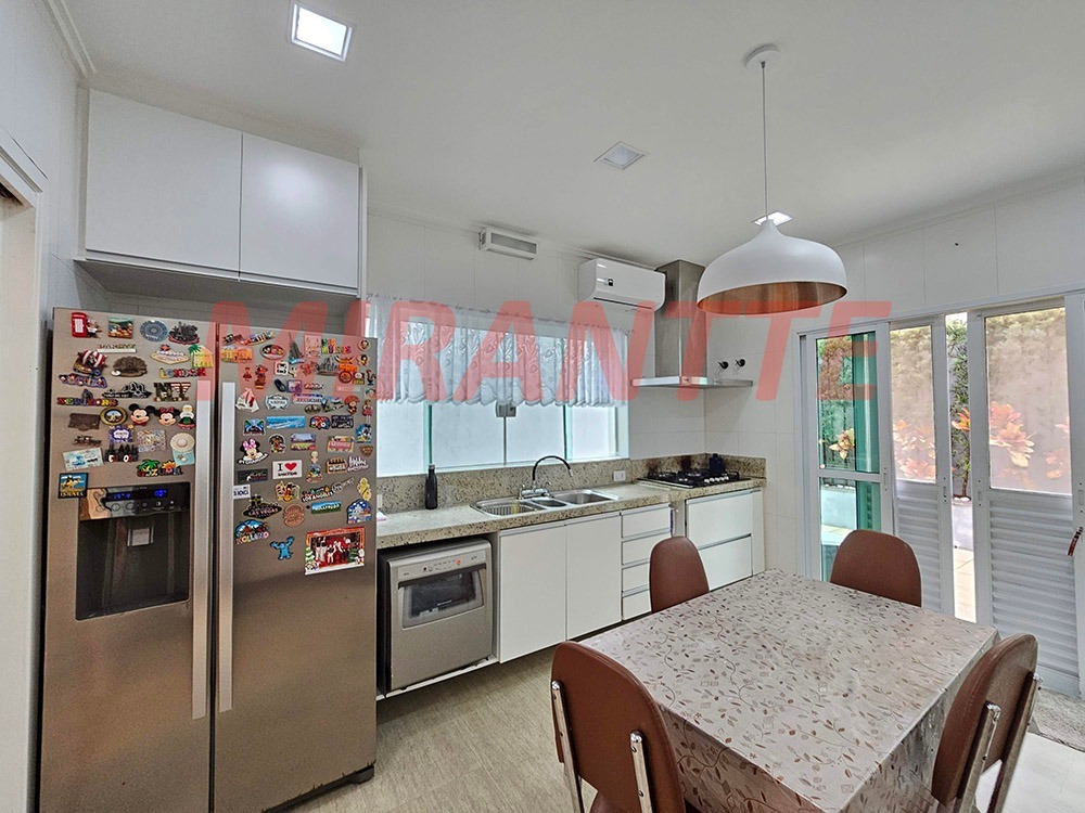 Cond. fechado de 283m² com 3 quartos em Horto Florestal