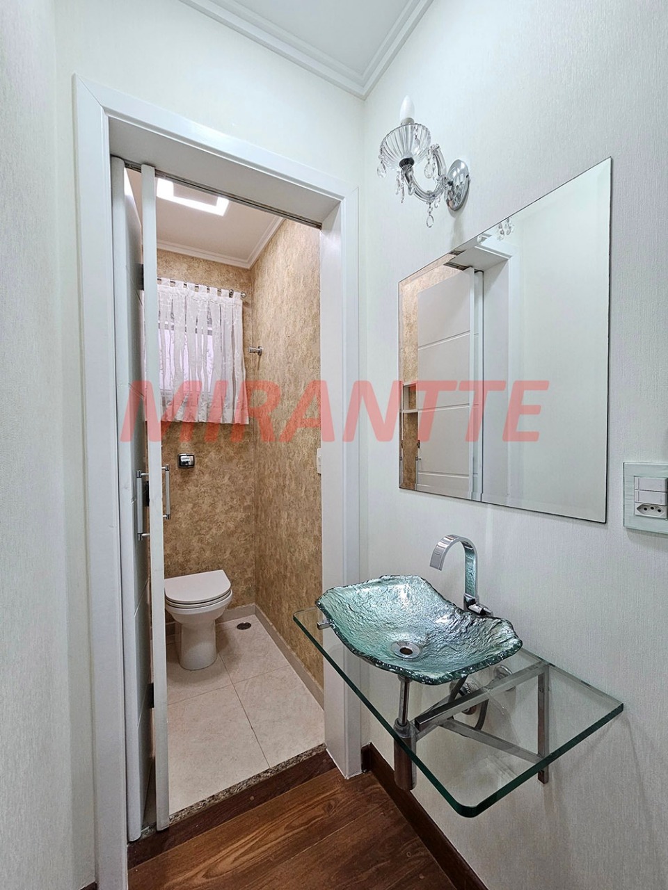 Cond. fechado de 283m² com 3 quartos em Horto Florestal