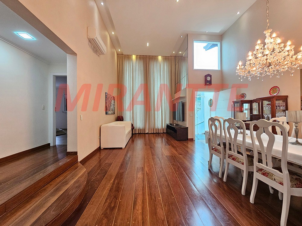 Cond. fechado de 283m² com 3 quartos em Horto Florestal