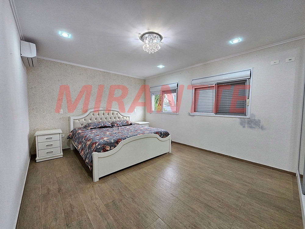 Cond. fechado de 283m² com 3 quartos em Horto Florestal