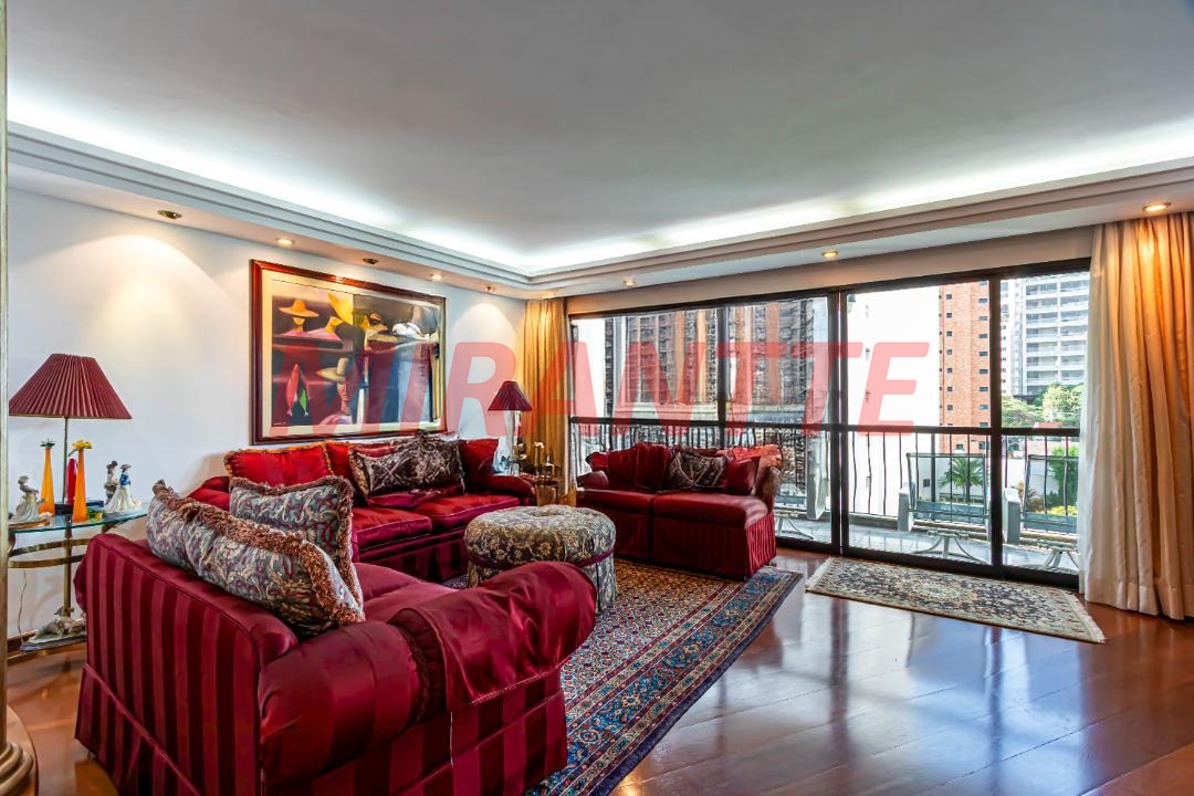 Apartamento de 293m² com 4 quartos em Moema