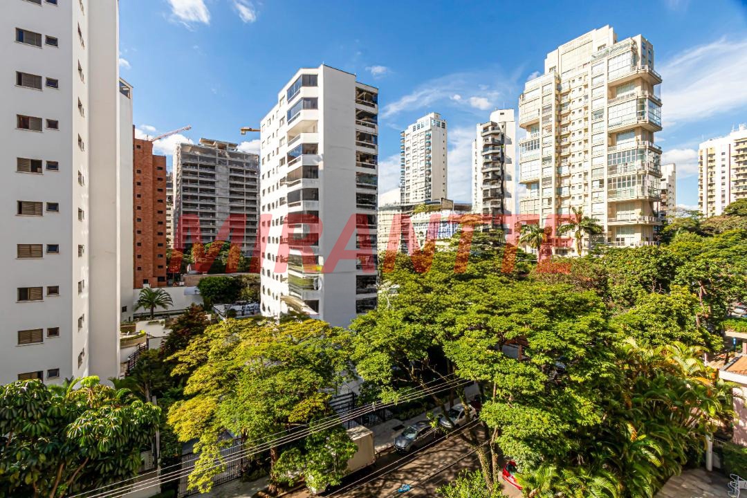 Apartamento de 293m² com 4 quartos em Moema