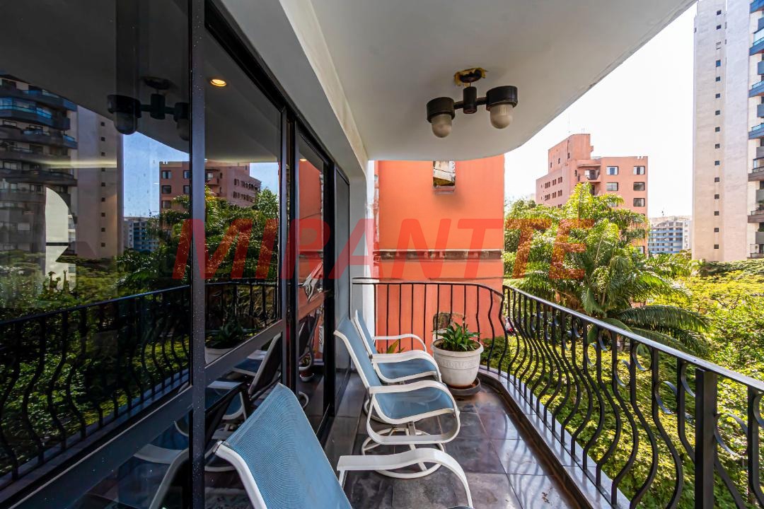 Apartamento de 293m² com 4 quartos em Moema
