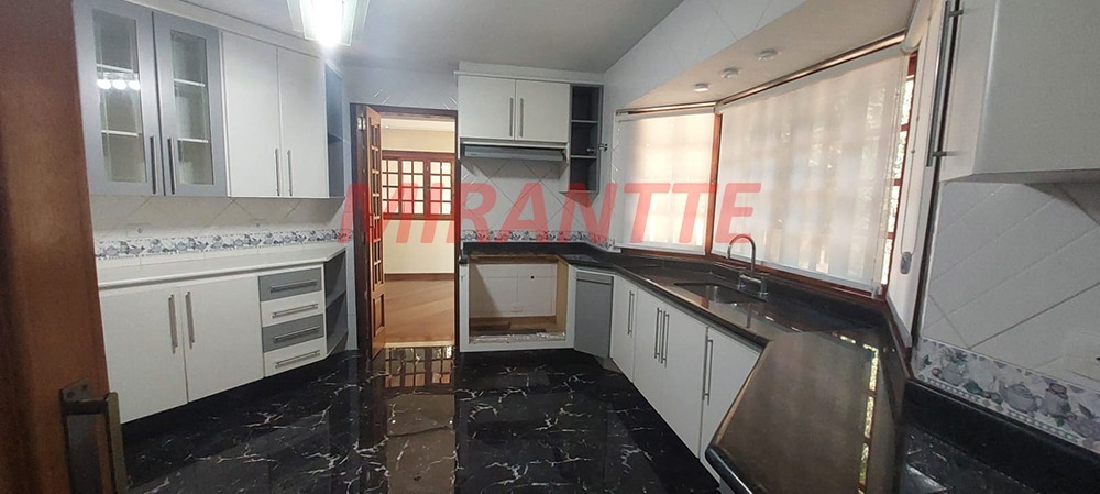 Cond. fechado de 400m² com 5 quartos em Santa Inês