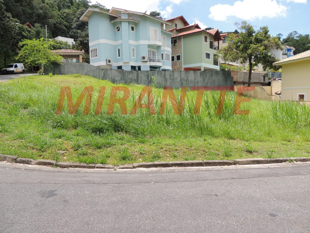 Terreno de 0m² em Jardim Itatinga