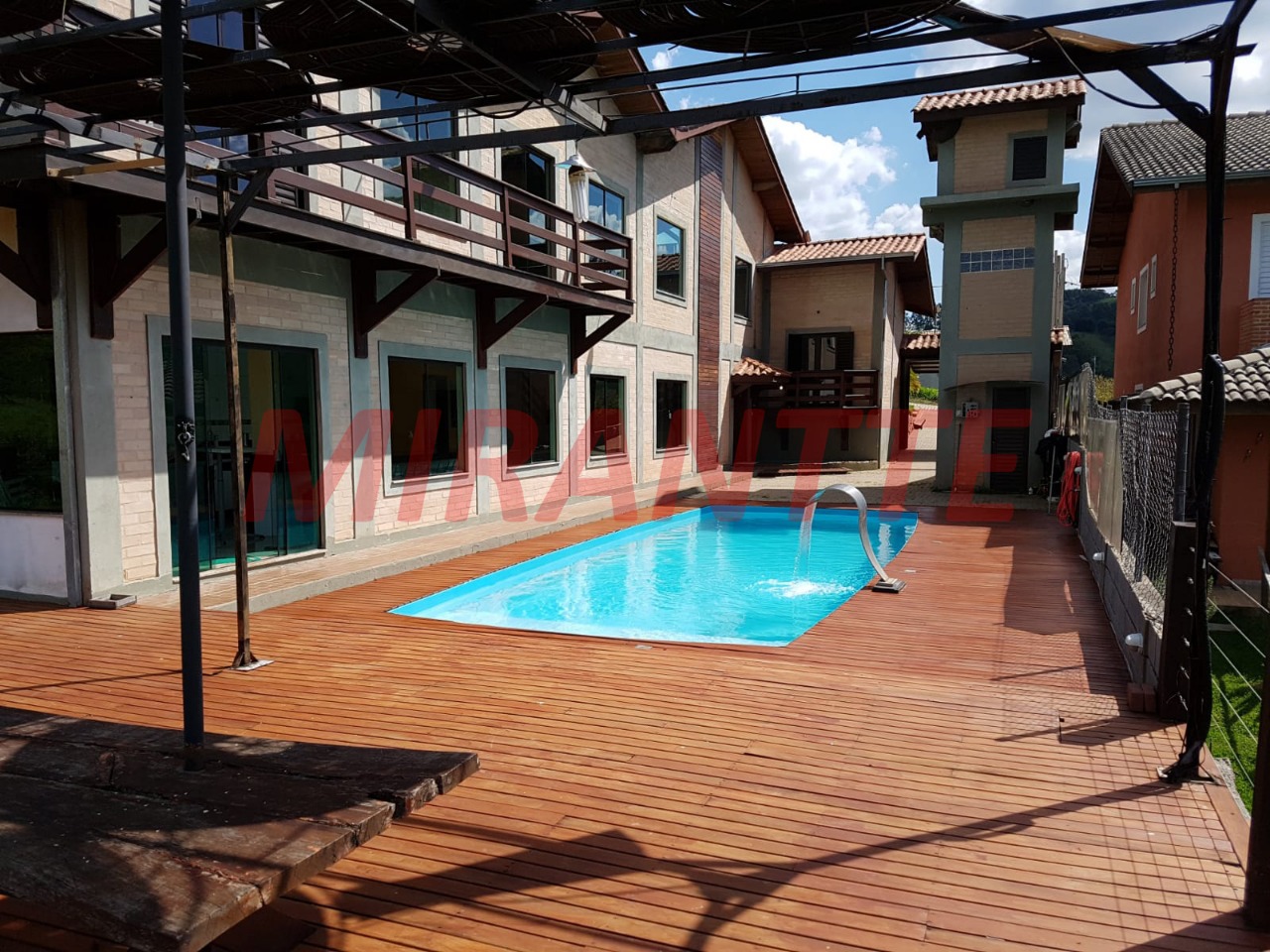 Cond. fechado de 250m² com 4 quartos em Pinhal