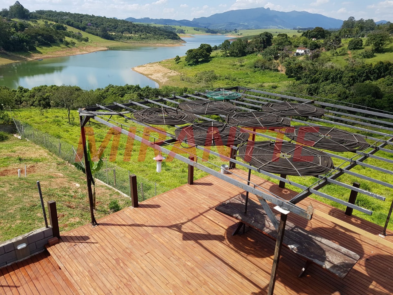 Cond. fechado de 250m² com 4 quartos em Pinhal