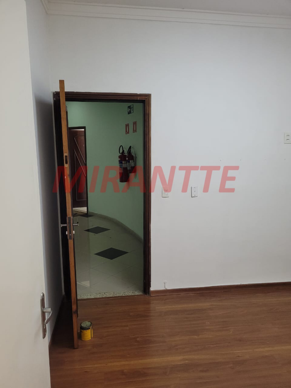 Conjunto comercial de 100m² em Centro
