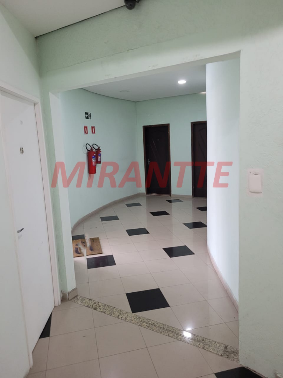 Conjunto comercial de 100m² em Centro