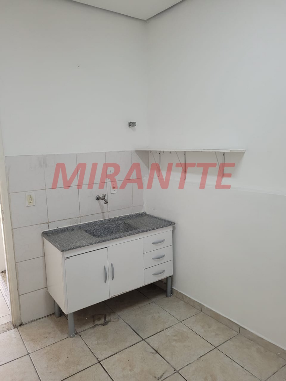 Conjunto comercial de 100m² em Centro