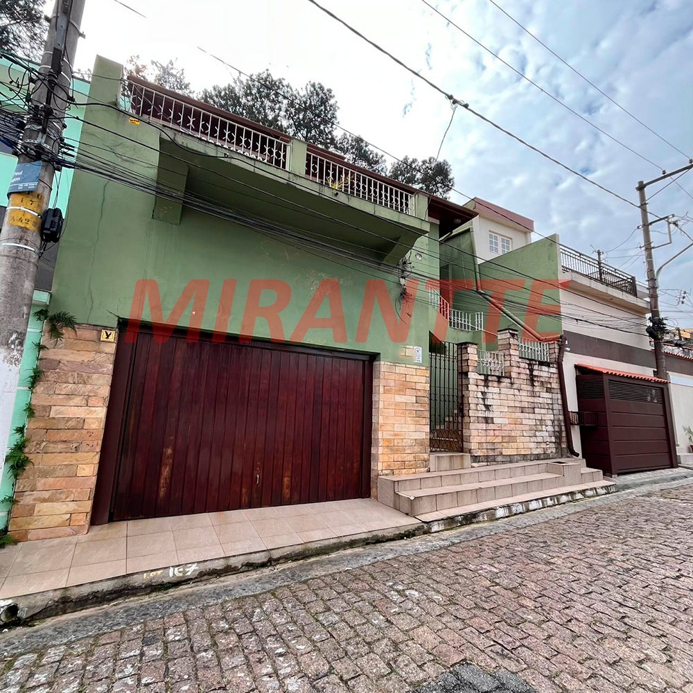 Sobrado de 156m² com 2 quartos em Água Fria