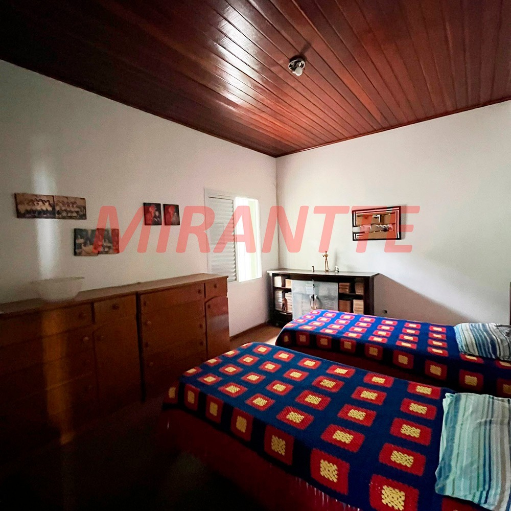 Sobrado de 156m² com 2 quartos em Água Fria