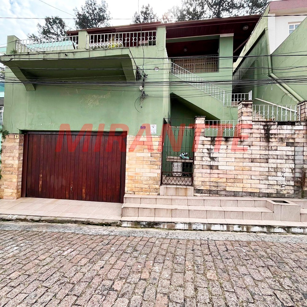 Sobrado de 156m² com 2 quartos em Água Fria
