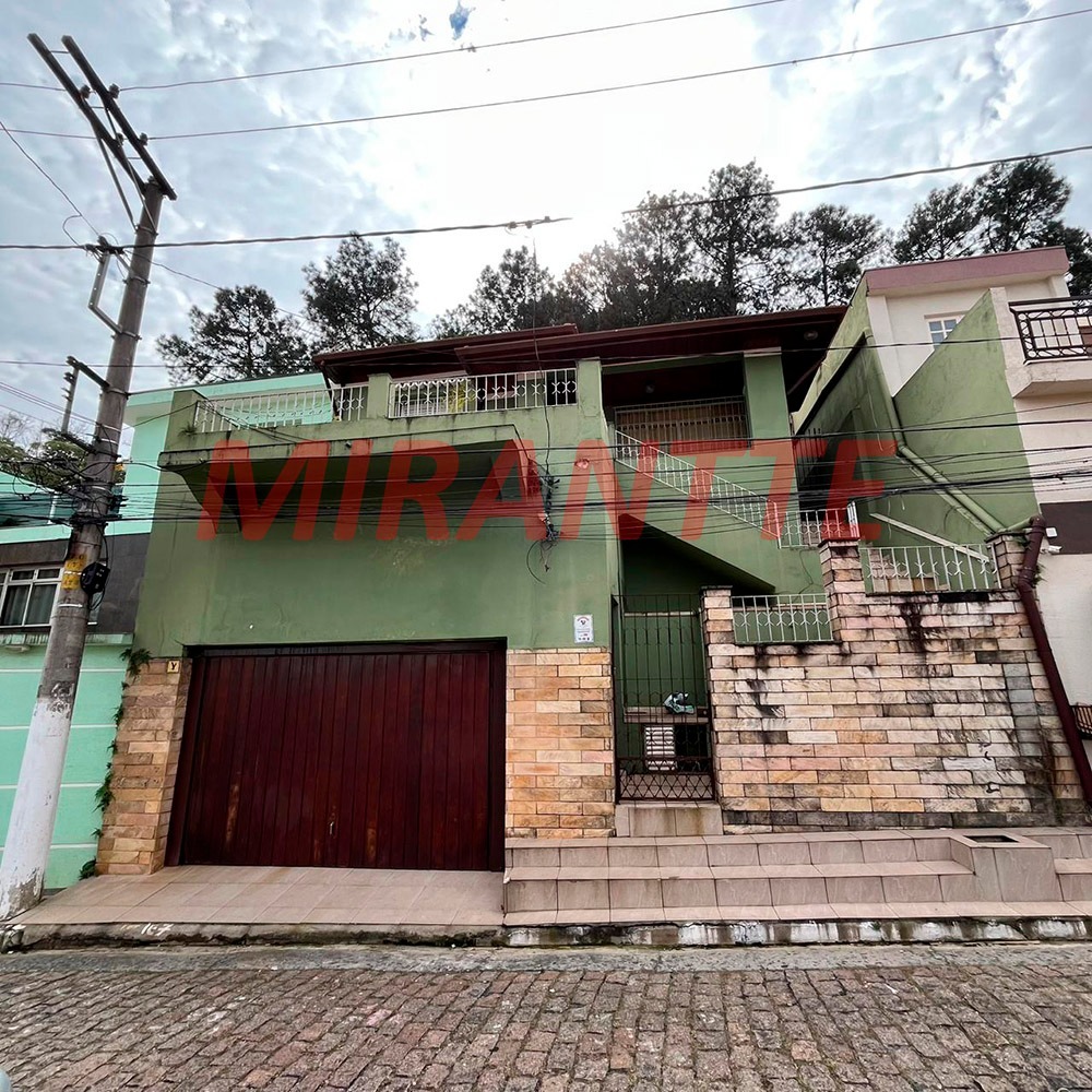 Sobrado de 156m² com 2 quartos em Água Fria