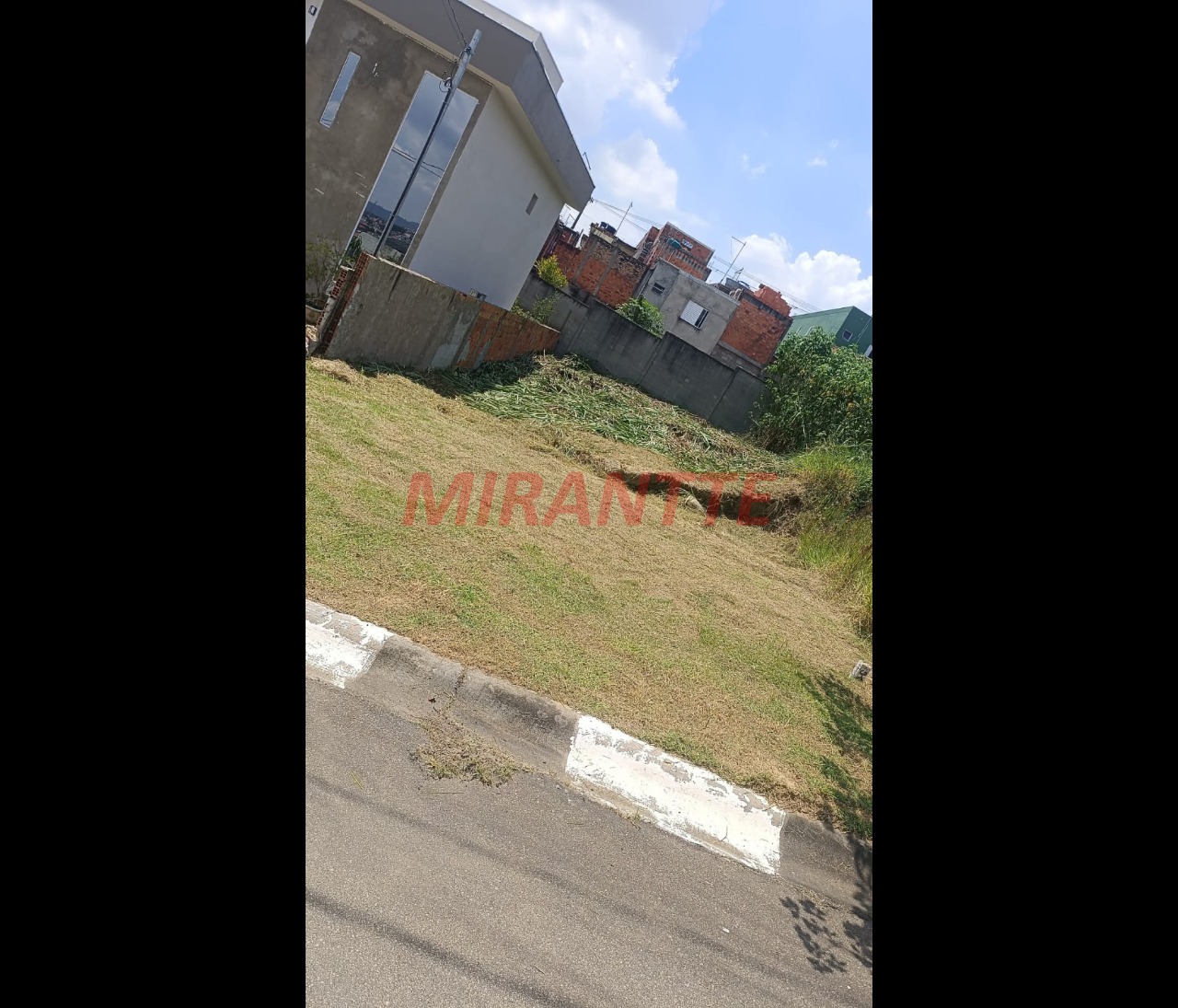 Terreno de 0m² em Jardim Rosemary