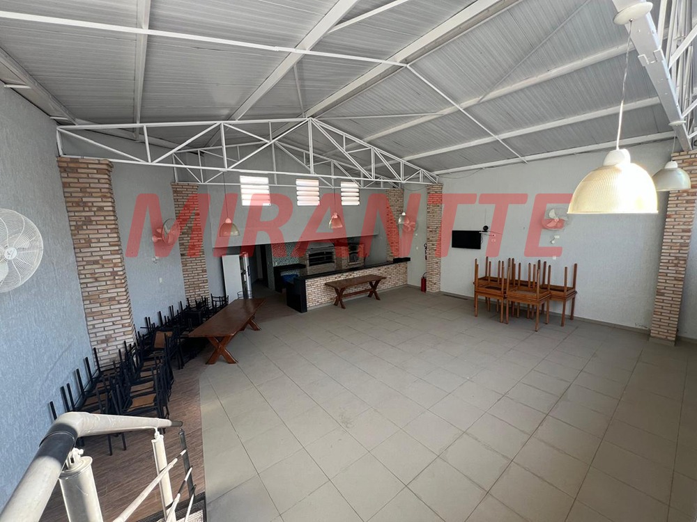 Apartamento de 160m² com 3 quartos em Água Fria