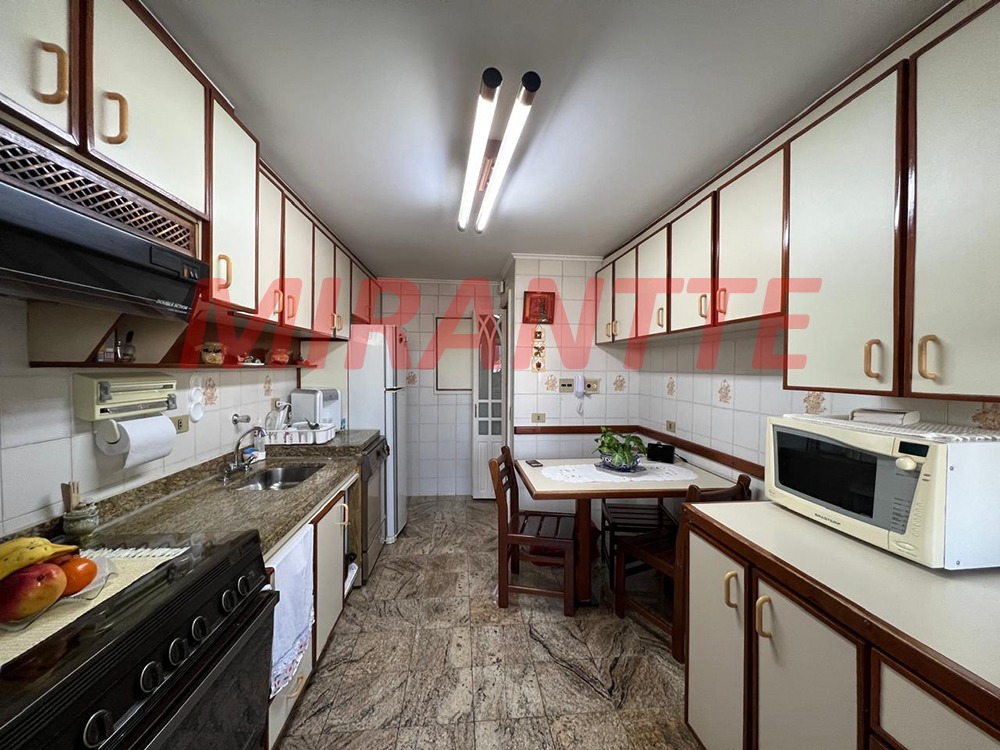 Apartamento de 160m² com 3 quartos em Água Fria