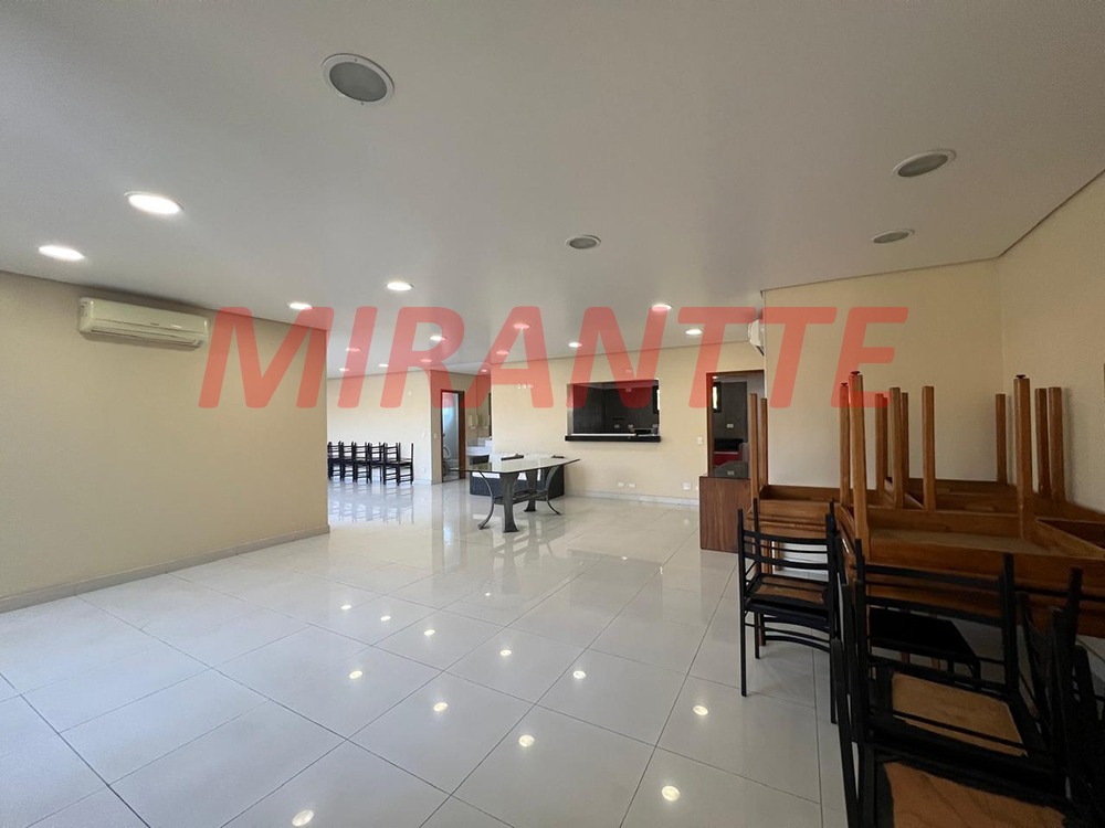 Apartamento de 160m² com 3 quartos em Água Fria